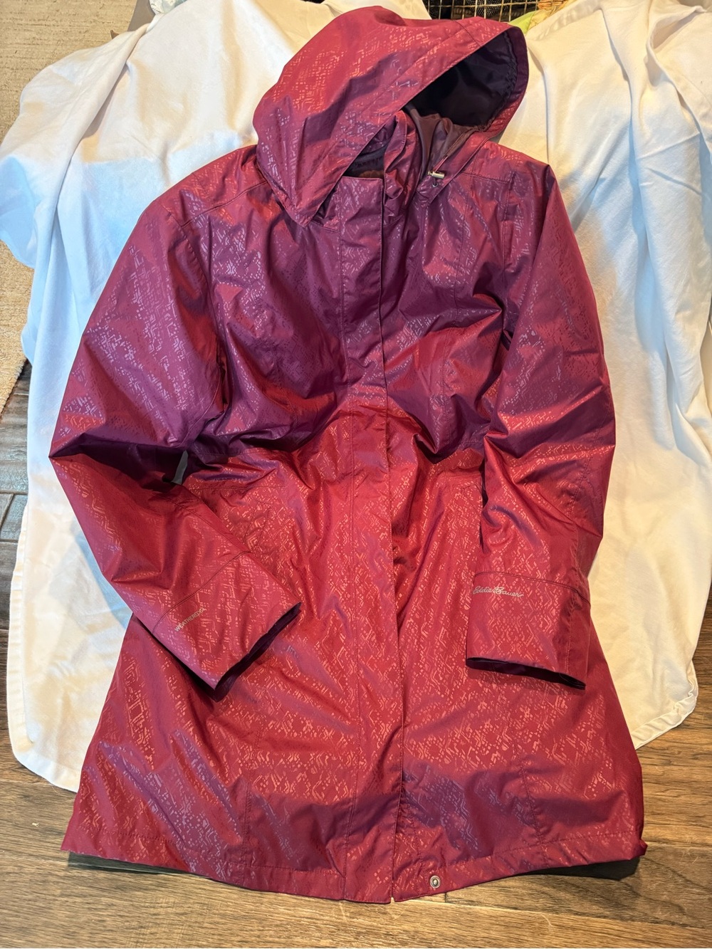 Eddie Bauer Hooded Ski Rain Jacket in Wine